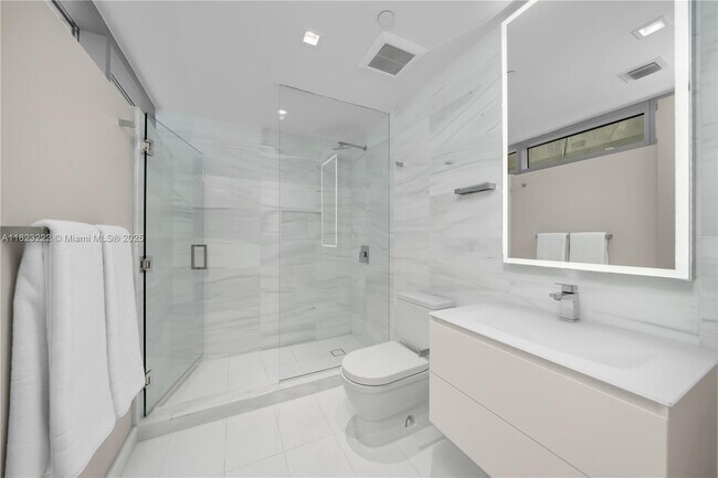 Building Photo - 321 Ocean Dr
