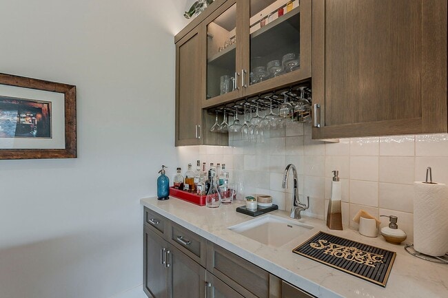 Building Photo - Luxury Home ready for January Move-in