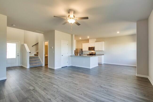 Building Photo - 2404 Alberto Dr