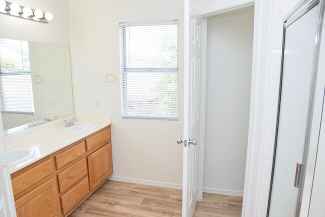 Building Photo - BEAUTIFUL 4 BEDROOM, 2 BATH SINGLE-STORY H...