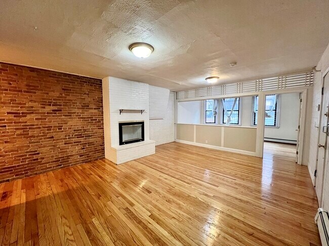 Primary Photo - 337 Beacon St