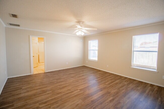 Building Photo - Updated House Located West of Loop 289 & N...