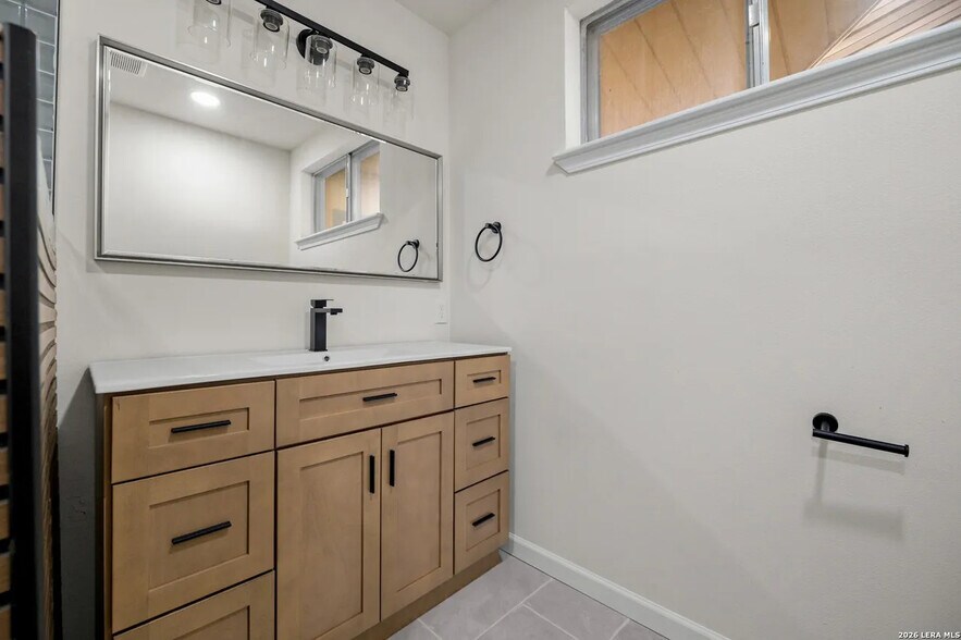 Building Photo - 209 Windcrest Dr
