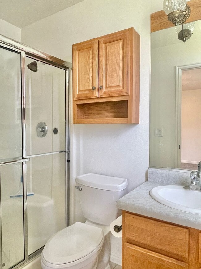 Building Photo - Beautifully Updated 3-Bedroom Home in Roy,...