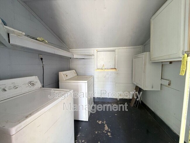 Building Photo - 4125 Legendre St