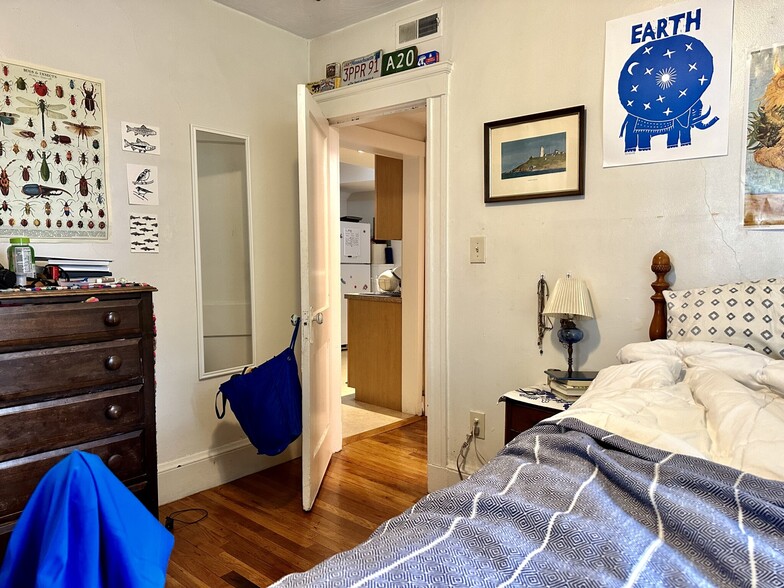 Building Photo - 223-225 Summer St. Unit 3L