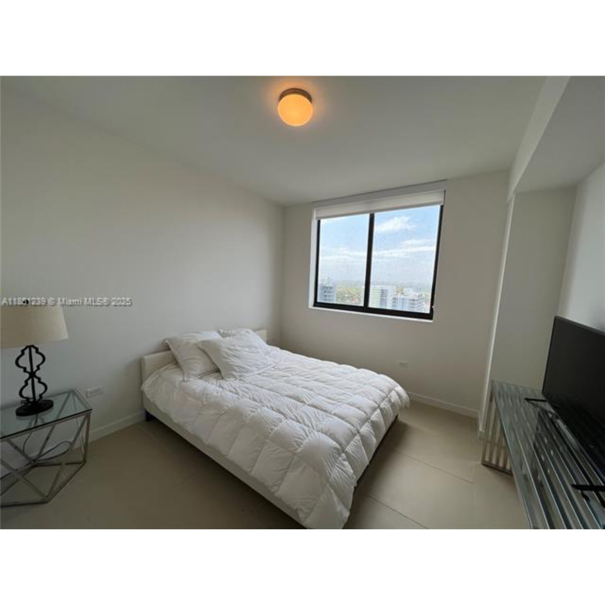 Building Photo - 999 SW 1st Ave