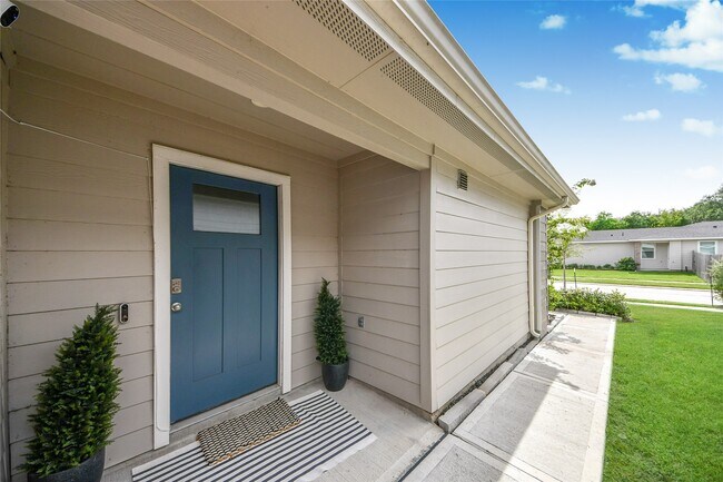 Building Photo - 12918 Wempe Wy