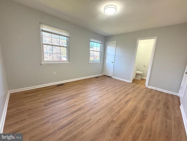 Building Photo - 4826 Grand Bend Dr