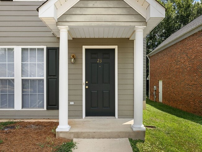 Building Photo - Freshly Renovated 2 BR, 2.5 BA Townhome Mi...