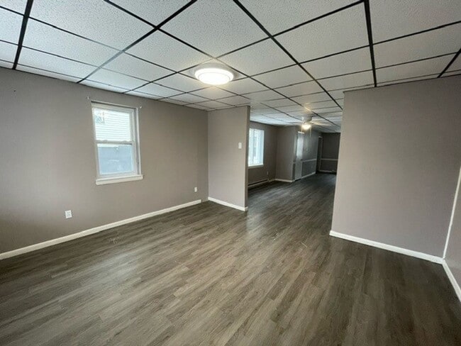 Building Photo - 3 bedroom 1 bathroom