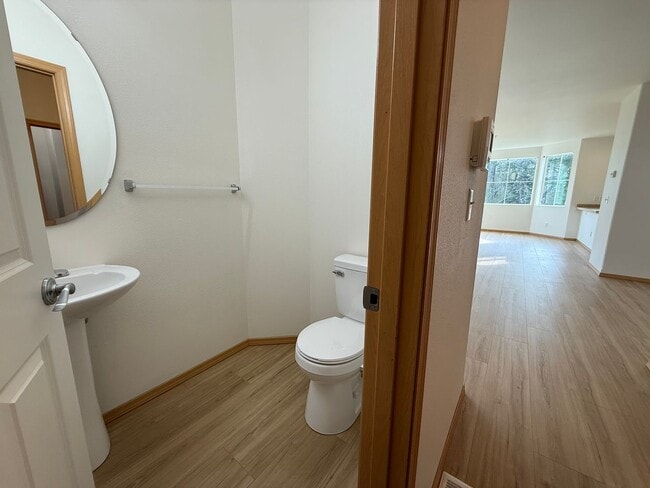 Building Photo - Three Bedroom Townhome in DuPont