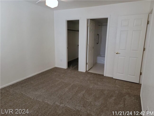 Building Photo - CUTE 1st FLOOR HENDERSON CONDO!