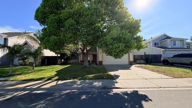 Building Photo - Oakley beautiful 3 bedroom 2 bath w/vaulted ceilings & much more