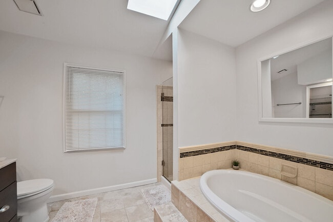 Building Photo - 18420 Shady View Ln