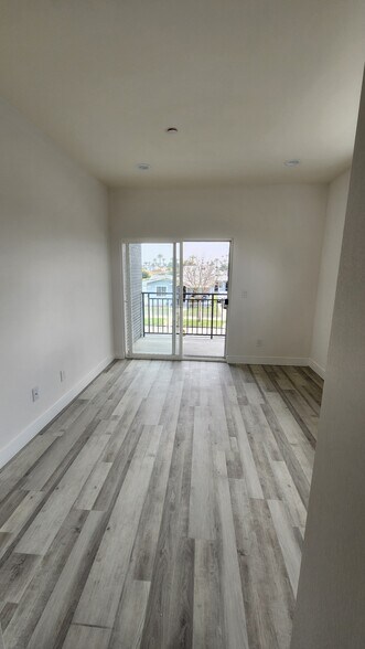 Building Photo - 2637 S Cochran Ave