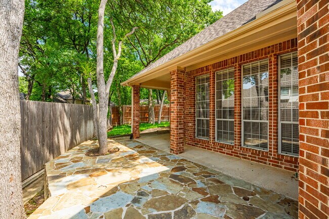 Building Photo - Perfect blend of comfort, style, and convenience.