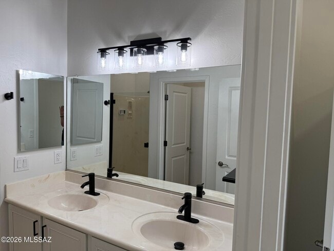 Building Photo - 2028 E River Rd