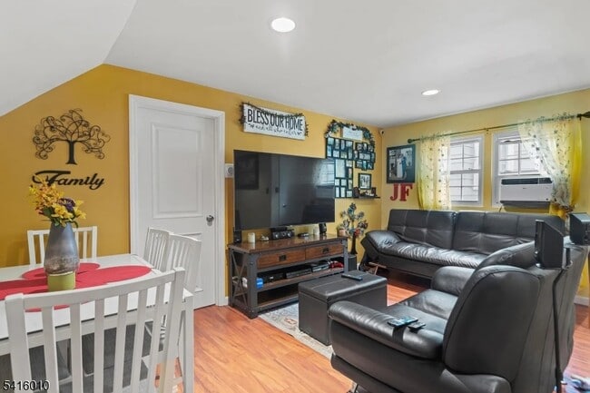 Building Photo - 356 Sherman St