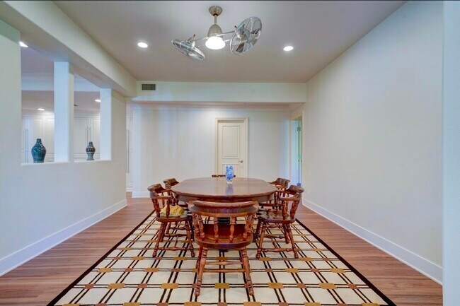 Building Photo - 1377 Knoll Rd