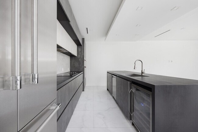 Building Photo - 2516 NE 21st St