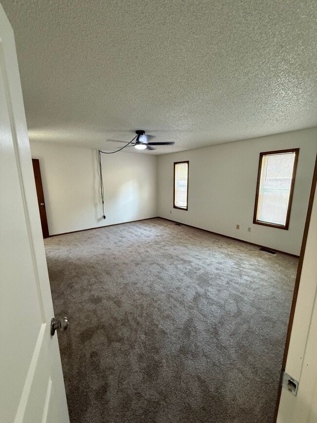 Building Photo - 6840 Delmonico Dr