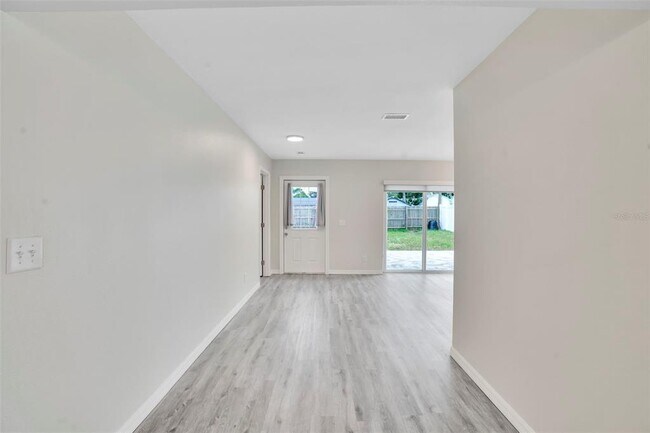 Building Photo - 4550 16th Ave N