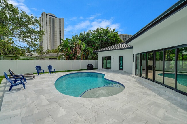 Building Photo - 1248 N Harbor Dr