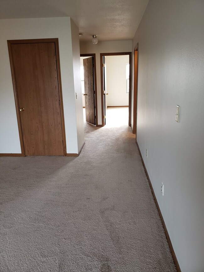 Building Photo - 5742 Ryewyck Dr