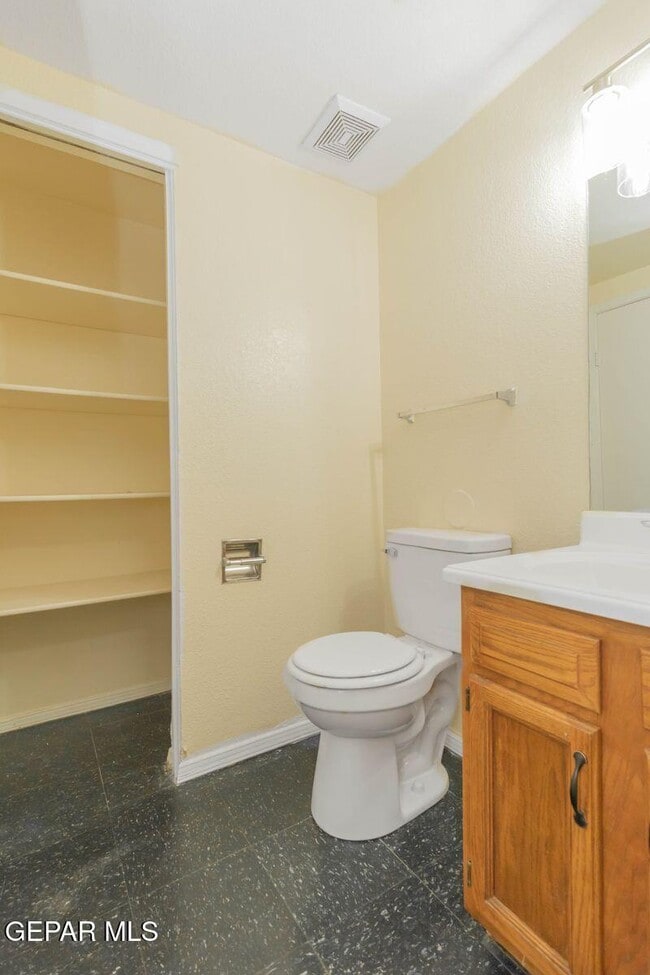 Building Photo - 11601 Soberana Ln