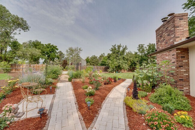 Building Photo - Beautiful 5 bed, 3 Bath House in Central Fort Collins!