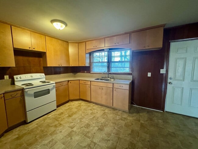 Building Photo - Move-in Ready!