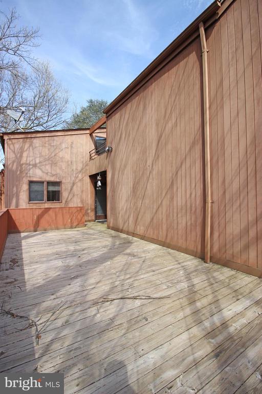 Building Photo - 6872 Melrose Dr