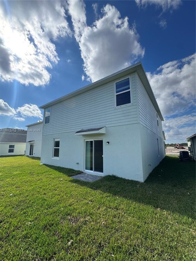 Building Photo - 5837 NW Sweetwood Dr