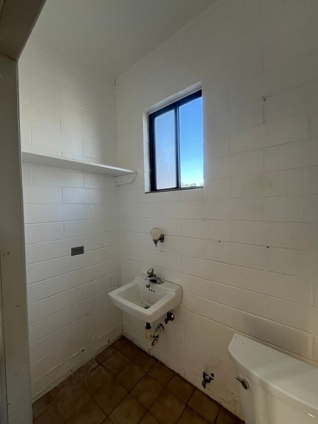 Building Photo - 18655 Oak Ridge Ln