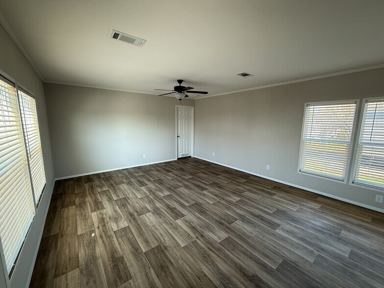 Building Photo - 128 Ponderosa Way