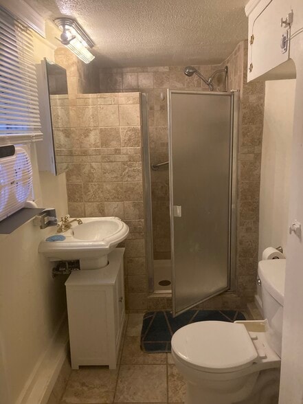 Building Photo - 3421 Belmont Ave