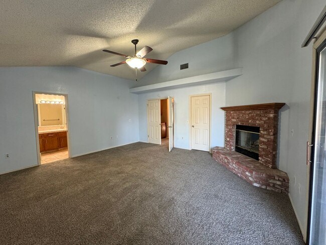 Building Photo - Northwest Bakersfield Home