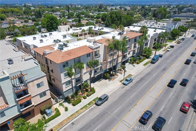 Building Photo - 13941 Sherman Way
