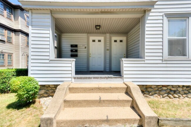 Building Photo - 377 Chandler St