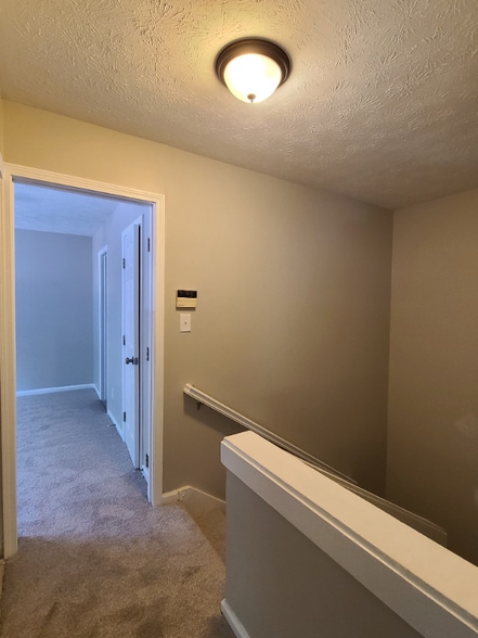 Building Photo - 922 Pine Oak Trail