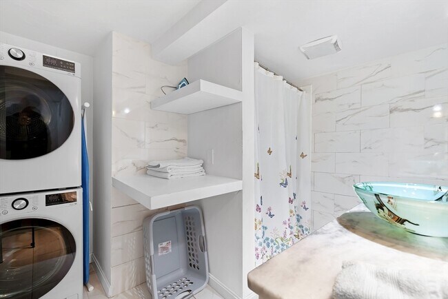 Building Photo - 875 Granite St