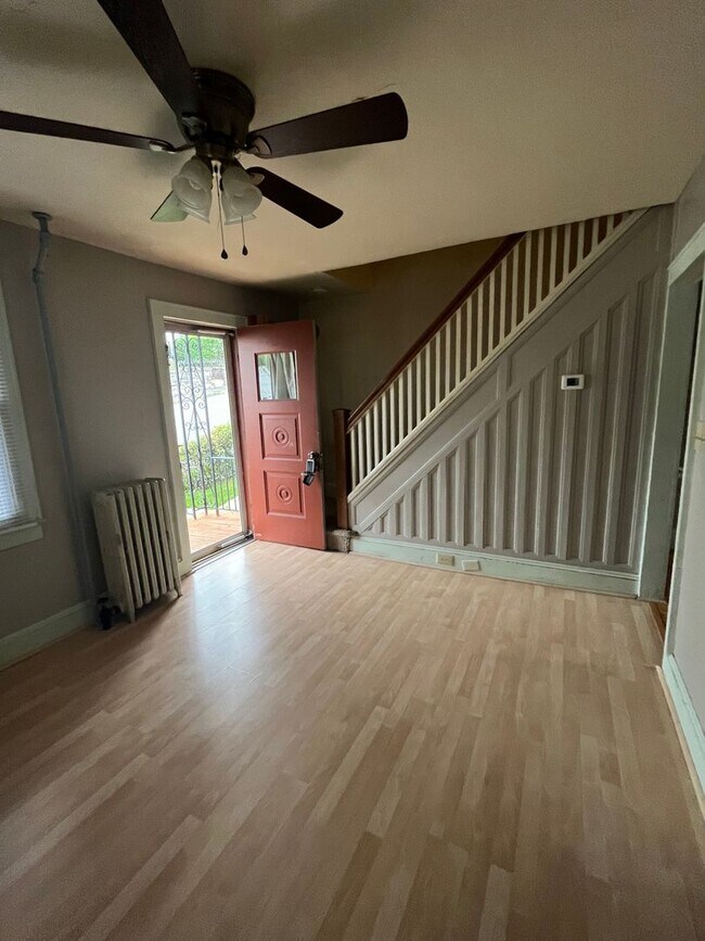 Building Photo - 2 Bedroom Single Family Home, Amazing views from deck, spacious backyard, pet friendly