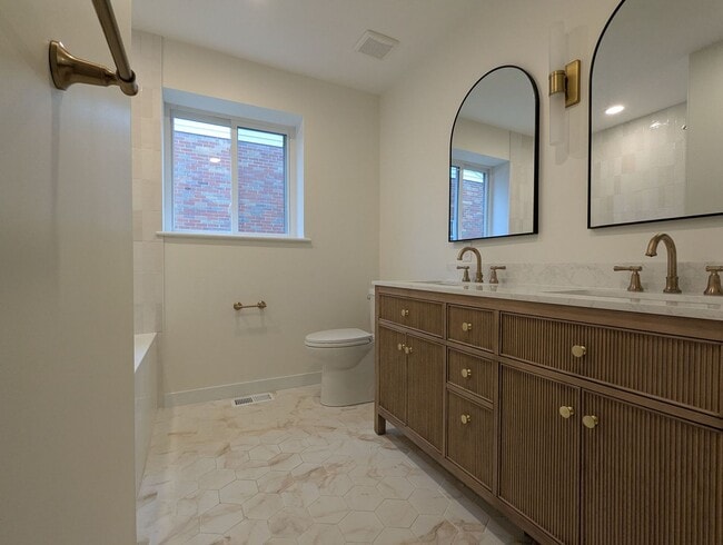 Building Photo - High end, 2-bedroom 2-bathroom single family home in Webster Groves!