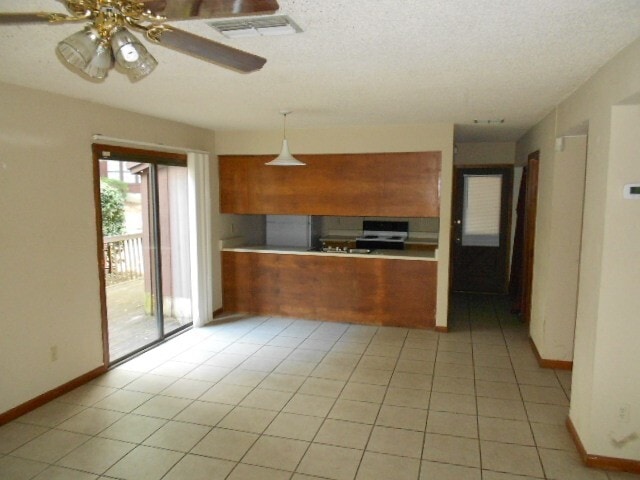 Building Photo - 3 Bedroom, 2.5 Bath off of Mission Road! Available August 2026!