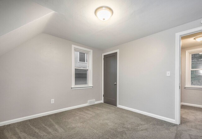 Building Photo - Stunning 2 bedroom home in Brookline available July 15!