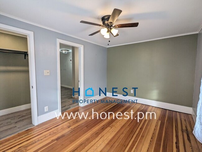 Building Photo - 162 College Ave