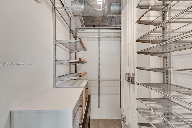 Building Photo - 444 NE 30th St