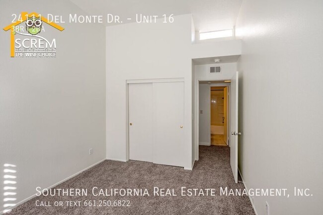 Building Photo - Updated Upper Three Bedroom Condo in Siena...