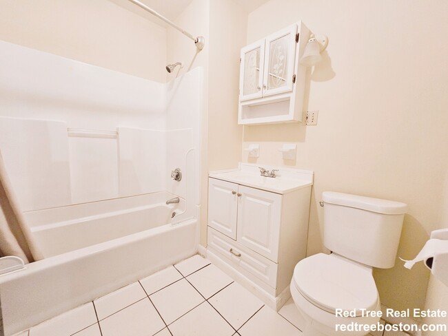 Building Photo - 243 Callender St